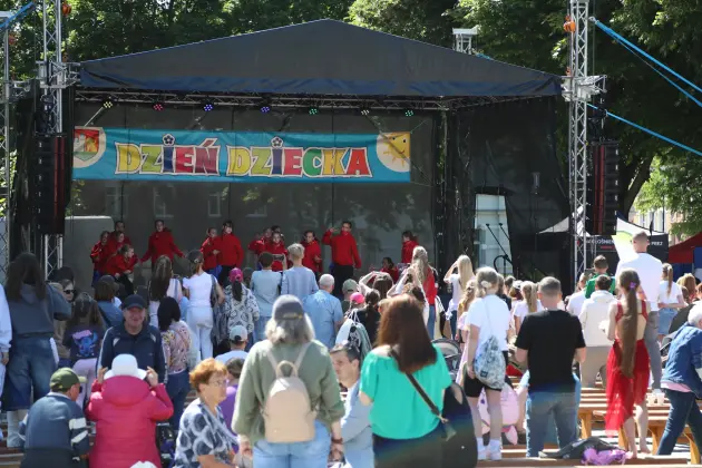 Kolorowy Dzień Dziecka na Placu Pokoju