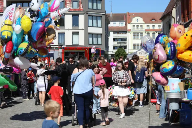 Kolorowy Dzień Dziecka na Placu Pokoju