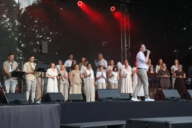 Od wakacyjnych hitów po gospel – muzyczny piątek na Jarmarku św. Jakuba