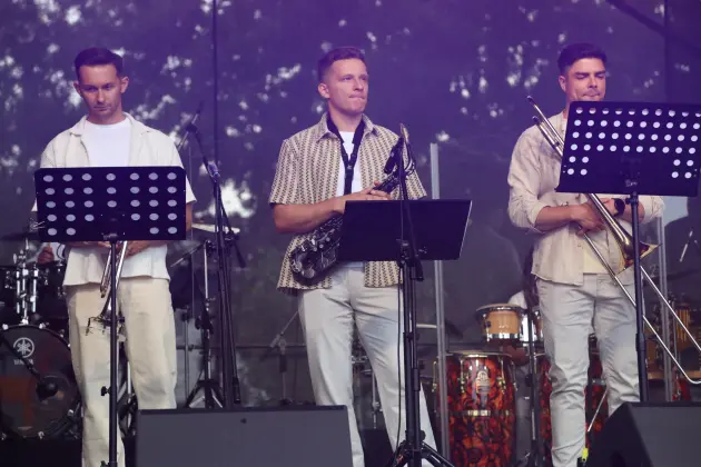 Od wakacyjnych hitów po gospel – muzyczny piątek na Jarmarku św. Jakuba
