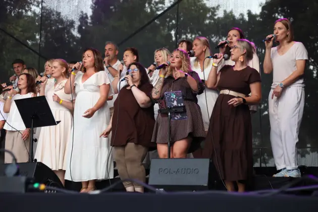 Od wakacyjnych hitów po gospel – muzyczny piątek na Jarmarku św. Jakuba