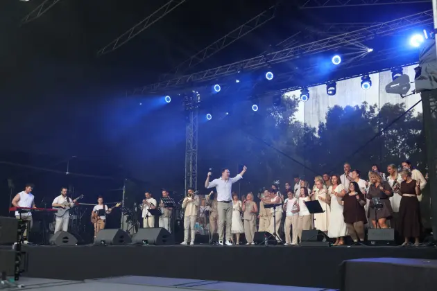 Od wakacyjnych hitów po gospel – muzyczny piątek na Jarmarku św. Jakuba