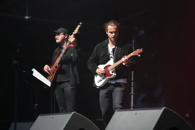 Od wakacyjnych hitów po gospel – muzyczny piątek na Jarmarku św. Jakuba
