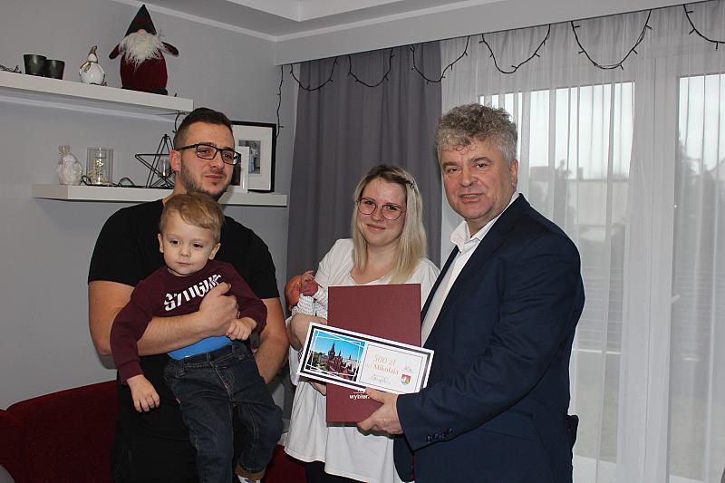 Wizyta u pierwszego urodzonego w 2020 dziecka i …ostatniego urodzonego w 2019 roku