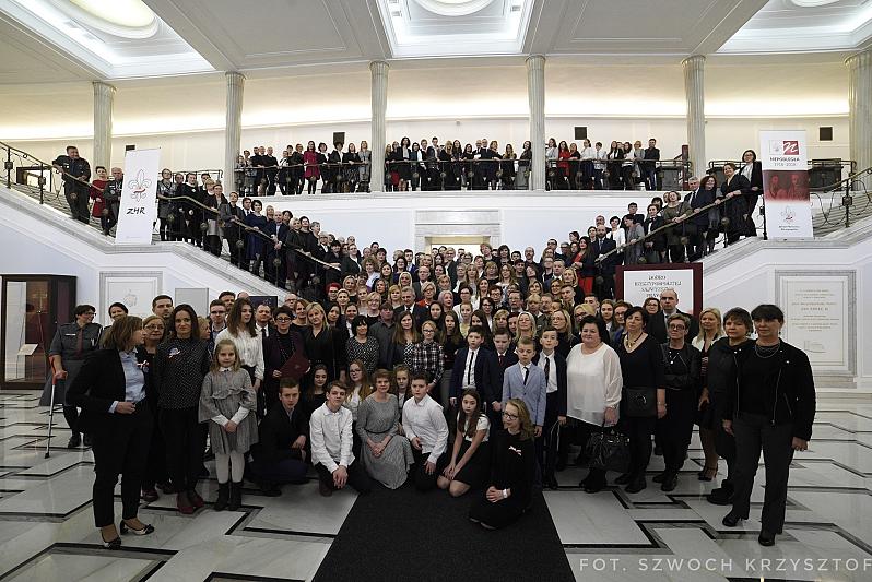 Szkoła Podstawowa nr 4 im. T. Kościuszki z tytułem laureata konkursu „Szkoła Niepodległej”