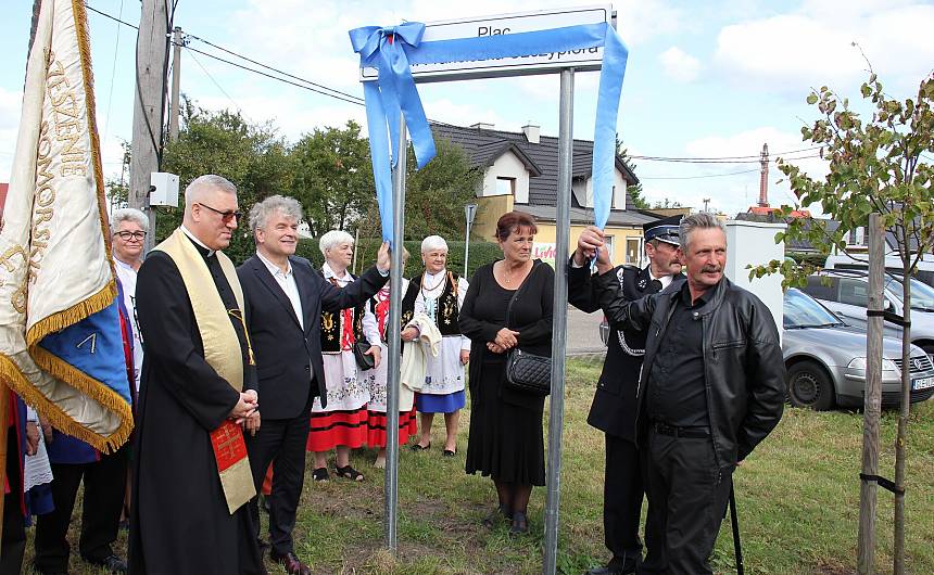 Czytaj o: Plac im. Franciszka Szczypiora otwarty!