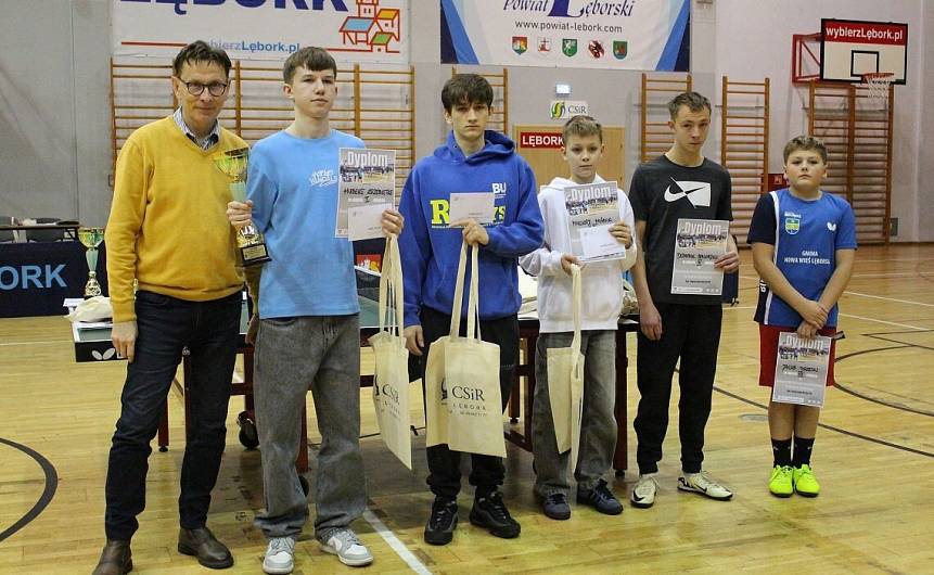 Czytaj o: Tenis stołowy łączy pokolenia: od 10 do 83 lat na