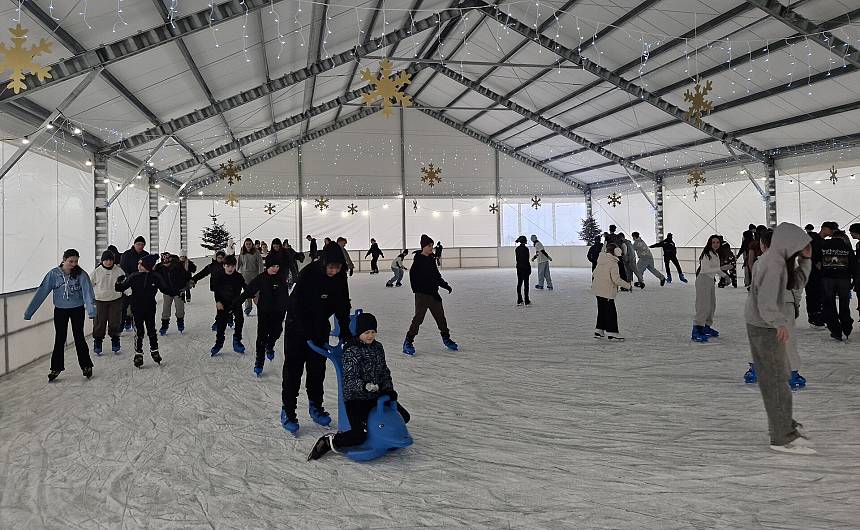 Czytaj o: Ferie zimowe na lodzie – kryte lodowisko czynne