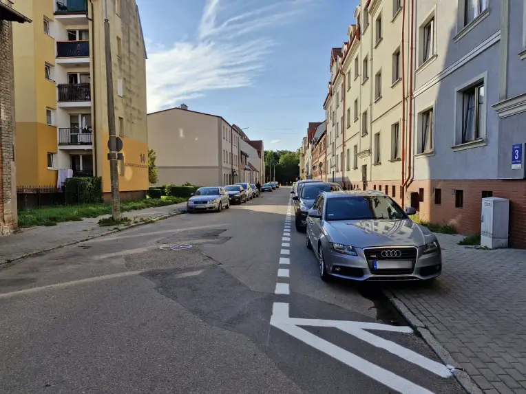 Ruch jednokierunkowy i parkowanie po obu stronach ul. rtm. Pileckiego